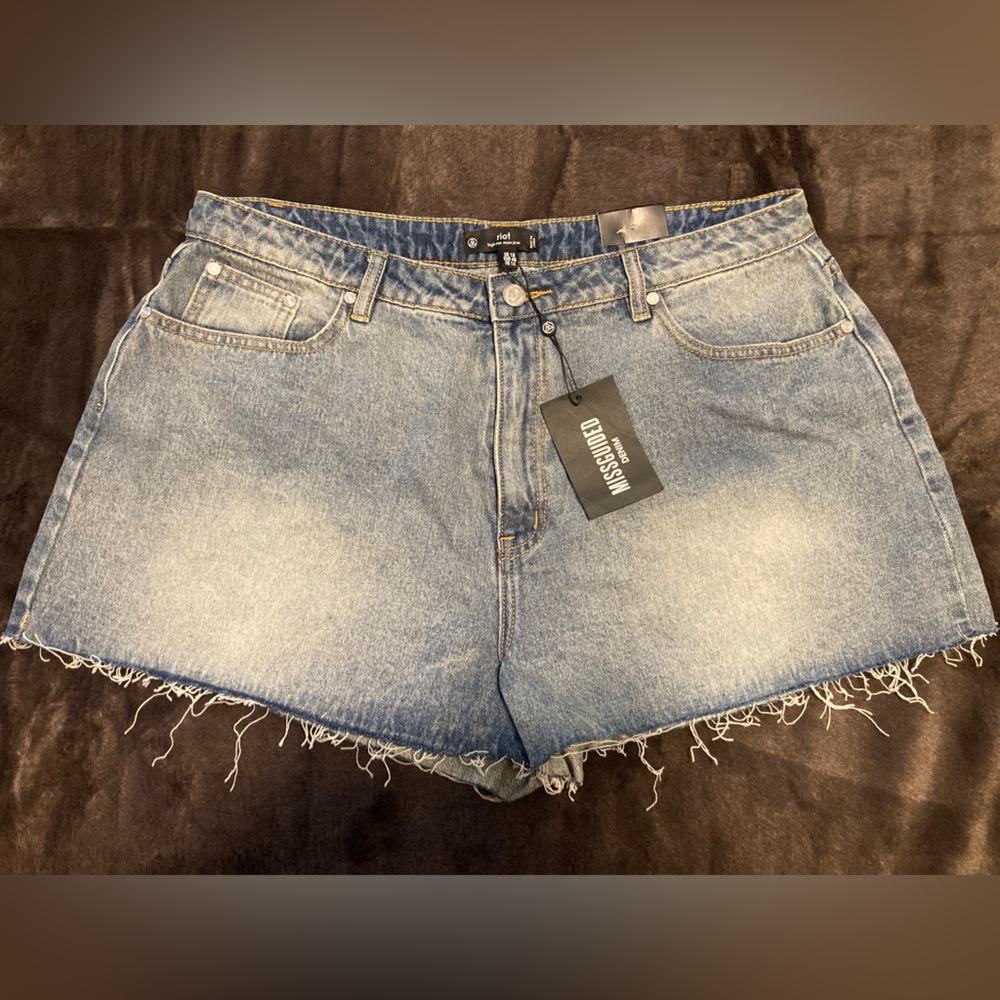 NWT Missguided Denim Riot High Rise Mom Jeans Shorts Retro 90s Distressed
